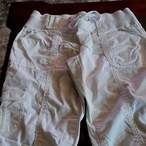 Maurices cream color crop pants size medium